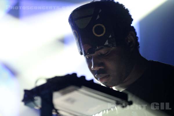 SBTRKT - 2012-02-17 - PARIS - La Machine (du Moulin Rouge) - 